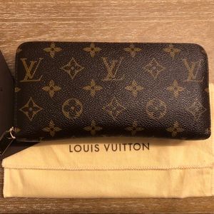 AUTHENTIC LOUIS VUITTON “ZIPPY” WALLET